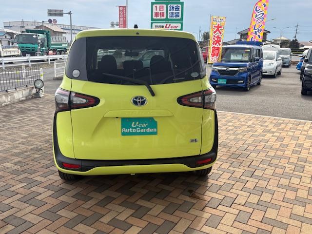 シエンタ ハイブリッドＧ　純正ナビ　両側電動スライドドア　ドライブレコーダー　スマートキー　フォグライト　純正ホイールキャップ　プライバシーガラス（7枚目）