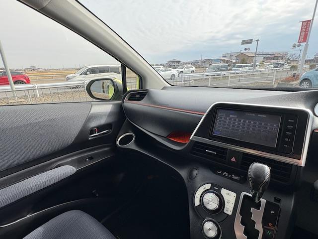 シエンタ ハイブリッドＧ　純正ナビ　両側電動スライドドア　ドライブレコーダー　スマートキー　フォグライト　純正ホイールキャップ　プライバシーガラス（22枚目）