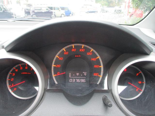 フィット Ｇ　オートライト　キーレスエントリー　ＥＴＣ　ＣＤチューナー　電動格納式ドアミラー　プライバシーガラス（7枚目）