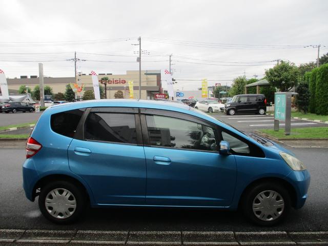 フィット Ｇ　オートライト　キーレスエントリー　ＥＴＣ　ＣＤチューナー　電動格納式ドアミラー　プライバシーガラス（13枚目）