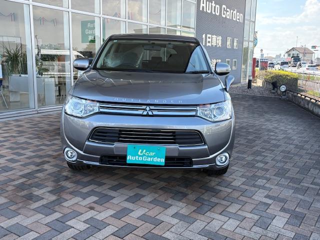 アウトランダーＰＨＥＶ Ｇ　４ＷＤ　社外ナビ　ＴＶ　バックカメラ　１５００Ｗ電源供給装置　純正アルミ　フォグライト（2枚目）