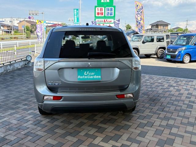 アウトランダーＰＨＥＶ Ｇ　４ＷＤ　社外ナビ　ＴＶ　バックカメラ　１５００Ｗ電源供給装置　純正アルミ　フォグライト（7枚目）