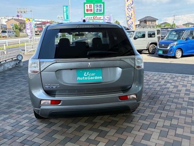 アウトランダーＰＨＥＶ Ｇ　４ＷＤ　社外ナビ　ＴＶ　バックカメラ　１５００Ｗ電源供給装置　純正アルミ　フォグライト（10枚目）