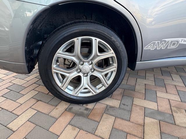 アウトランダーＰＨＥＶ Ｇ　４ＷＤ　社外ナビ　ＴＶ　バックカメラ　１５００Ｗ電源供給装置　純正アルミ　フォグライト（13枚目）