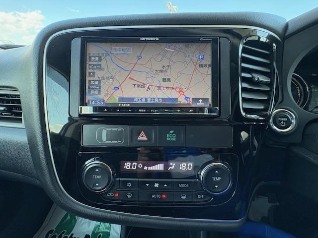 アウトランダーＰＨＥＶ Ｇ　４ＷＤ　社外ナビ　ＴＶ　バックカメラ　１５００Ｗ電源供給装置　純正アルミ　フォグライト（16枚目）
