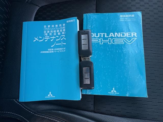 アウトランダーＰＨＥＶ Ｇ　４ＷＤ　社外ナビ　ＴＶ　バックカメラ　１５００Ｗ電源供給装置　純正アルミ　フォグライト（29枚目）