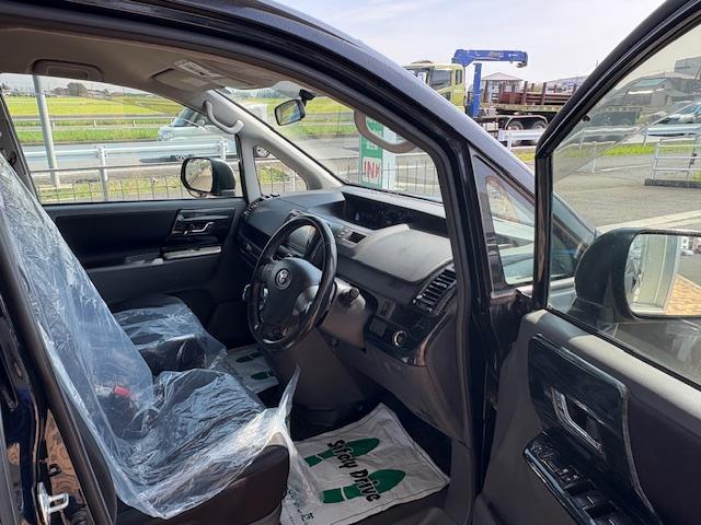 ヴォクシー ＺＳ　煌ＩＩ　両側電動スライドドア　純正ナビ　バックカメラ　８人乗り　エアロ　　ワンセグＴＶ　スマートキー２個（4枚目）