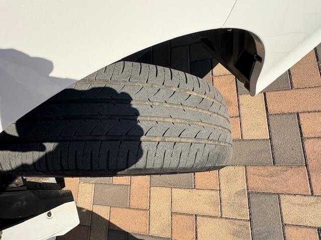 ヴォクシー ハイブリッドＺＳ　ナビ　バックカメラ　フォグライト　純正アルミ　左側電動スライドドア　オートライト　プッシュスタート（5枚目）