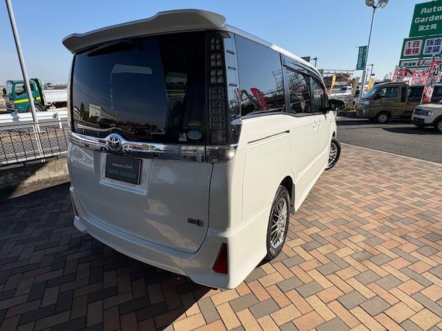 ヴォクシー ハイブリッドＺＳ　ナビ　バックカメラ　フォグライト　純正アルミ　左側電動スライドドア　オートライト　プッシュスタート（10枚目）