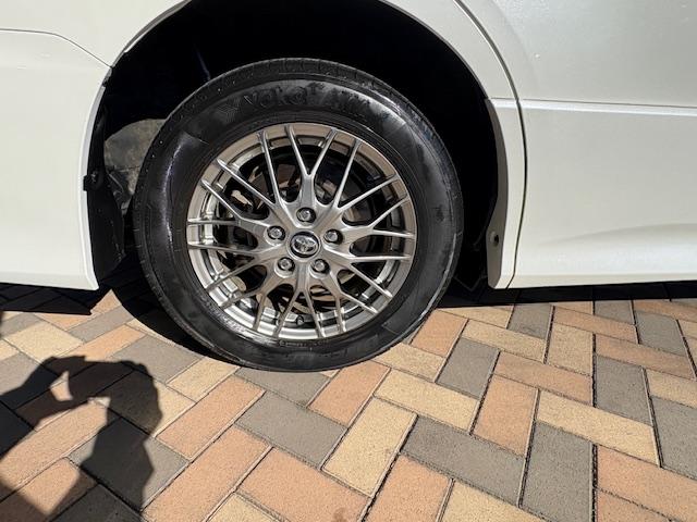 ヴォクシー ハイブリッドＺＳ　ナビ　バックカメラ　フォグライト　純正アルミ　左側電動スライドドア　オートライト　プッシュスタート（12枚目）