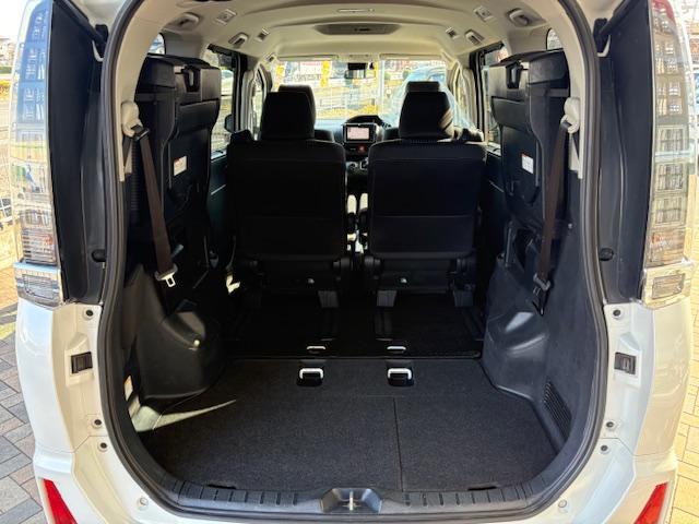 ヴォクシー ハイブリッドＺＳ　ナビ　バックカメラ　フォグライト　純正アルミ　左側電動スライドドア　オートライト　プッシュスタート（14枚目）
