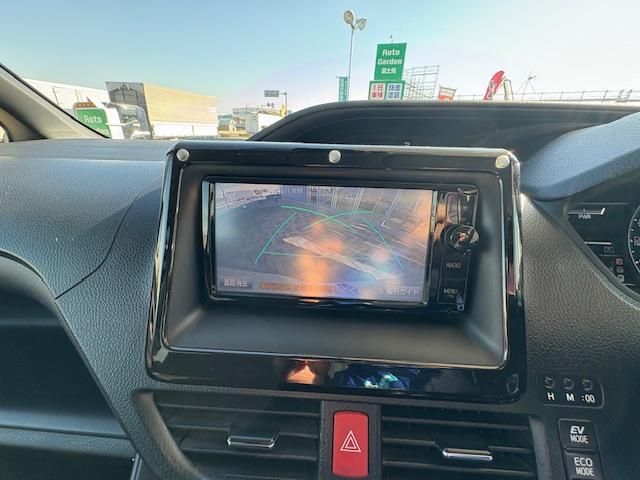 ヴォクシー ハイブリッドＺＳ　ナビ　バックカメラ　フォグライト　純正アルミ　左側電動スライドドア　オートライト　プッシュスタート（17枚目）
