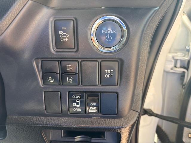 ヴォクシー ハイブリッドＺＳ　ナビ　バックカメラ　フォグライト　純正アルミ　左側電動スライドドア　オートライト　プッシュスタート（20枚目）