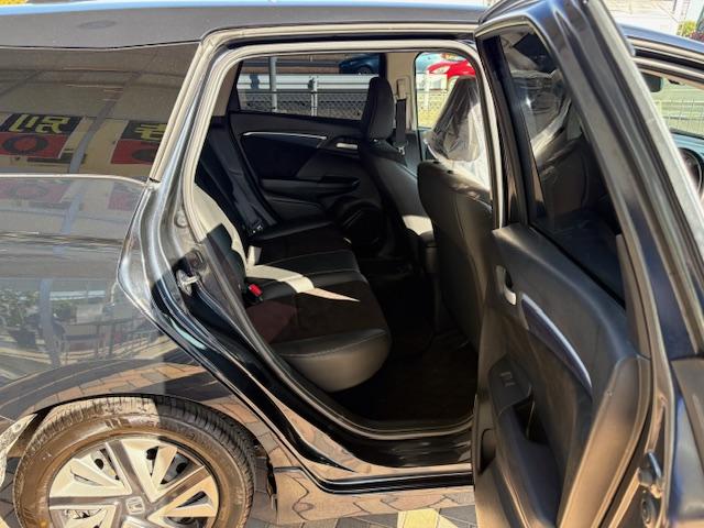 シャトル ハイブリッドX ホンダセンシング インターナビ フルセグTV バックカメラ LEDオートライト オートハイビーム LEDフォグ パドルシフト シートヒーター ホンダセンシング(4枚目)