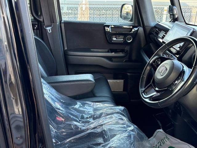 Ｎ－ＢＯＸカスタム Ｌターボ　８インチ純正ナビ　バックカメラ　ＴＶ　ＥＴＣ　両側パワースライドドア　プッシュスタート　ホンダセンシング　クルーズコントロール　フォグライト（3枚目）