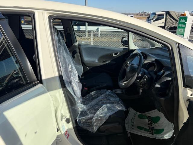 フィット G 純正ナビ バックカメラ オートライト 電動格納式ドアミラー キーレスエントリー 取扱説明書 メンテナンスノート ステアリングオーディオコントロールスイッチ(2枚目)