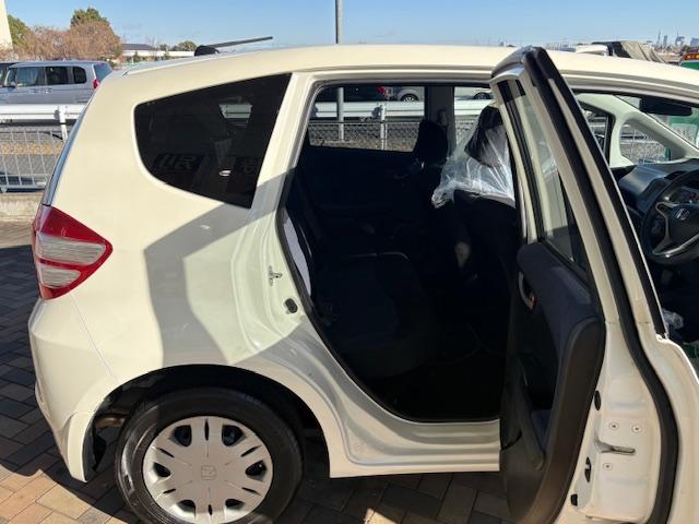 フィット G 純正ナビ バックカメラ オートライト 電動格納式ドアミラー キーレスエントリー 取扱説明書 メンテナンスノート ステアリングオーディオコントロールスイッチ(3枚目)