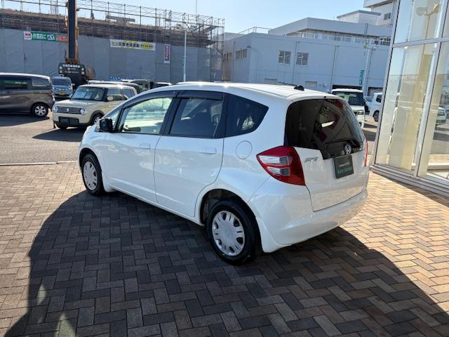 フィット G 純正ナビ バックカメラ オートライト 電動格納式ドアミラー キーレスエントリー 取扱説明書 メンテナンスノート ステアリングオーディオコントロールスイッチ(6枚目)