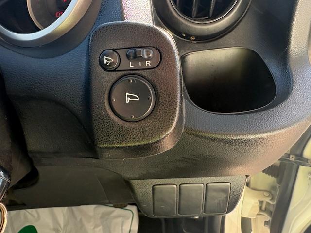 フィット G 純正ナビ バックカメラ オートライト 電動格納式ドアミラー キーレスエントリー 取扱説明書 メンテナンスノート ステアリングオーディオコントロールスイッチ(21枚目)