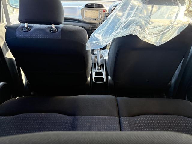 フィット G 純正ナビ バックカメラ オートライト 電動格納式ドアミラー キーレスエントリー 取扱説明書 メンテナンスノート ステアリングオーディオコントロールスイッチ(23枚目)