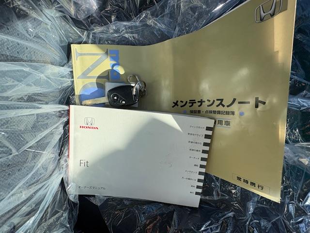 フィット G 純正ナビ バックカメラ オートライト 電動格納式ドアミラー キーレスエントリー 取扱説明書 メンテナンスノート ステアリングオーディオコントロールスイッチ(24枚目)