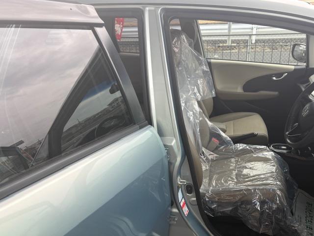 フィットシャトルハイブリッド ハイブリッド・スマートセレクション　純正ナビ　バックカメラ　ワンセグＴＶ　社外アルミ　フォグライト　クルーズコントロール　スペアキー　プライバシーガラス（2枚目）