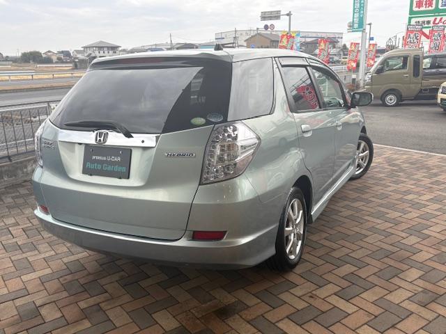 フィットシャトルハイブリッド ハイブリッド・スマートセレクション　純正ナビ　バックカメラ　ワンセグＴＶ　社外アルミ　フォグライト　クルーズコントロール　スペアキー　プライバシーガラス（6枚目）