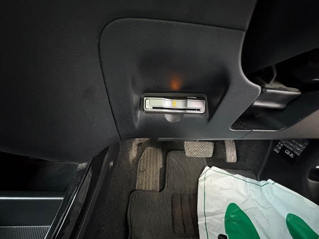 フィットシャトルハイブリッド ハイブリッド・スマートセレクション　純正ナビ　バックカメラ　ワンセグＴＶ　社外アルミ　フォグライト　クルーズコントロール　スペアキー　プライバシーガラス（25枚目）