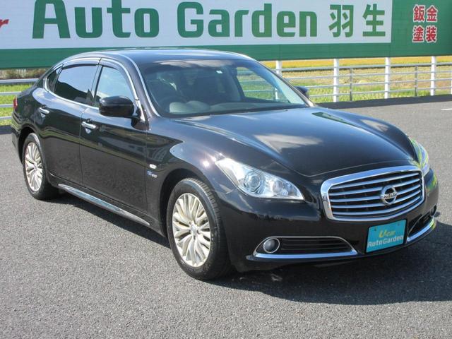 シーマ ハイブリッド　【修復歴無し】サンルーフ　クルーズコントロール　Ｂｌｕｅｔｏｏｔｈオーディオ付きナビ　運転席・助手席パワーシート　シートメモリー　ハーフレザーシート　電動リアサンシェード　走行モード切替　ＥＴＣ（3枚目）