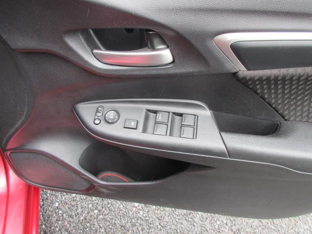 フィットハイブリッド Ｆコンフォートエディション　【修復歴無し】純正ＳＤナビ・フルセグＴＶ　バックカメラ　ビルトインＥＴＣ　純正ドライブレコーダー　前席シートヒーター　ホンダセンシング　クルーズコントロール　ＬＥＤヘッドライト・フォグ　スマートキー（19枚目）