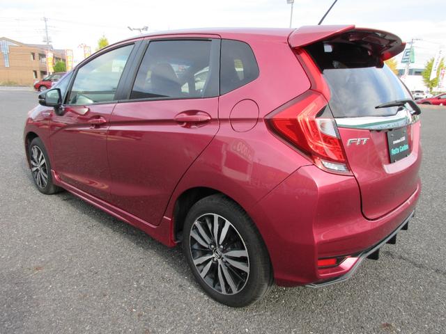 フィットハイブリッド Ｓ　ホンダセンシング　純正ＳＤナビ・フルセグＴＶ　バックカメラ　ビルトインＥＴＣ　パドルシフト　ホンダセンシング　社外ドライブレコーダー　クルーズコントロール　純正１６インチＡＷ　ＬＥＤヘッドライト　ＬＥＤフォグランプ（3枚目）