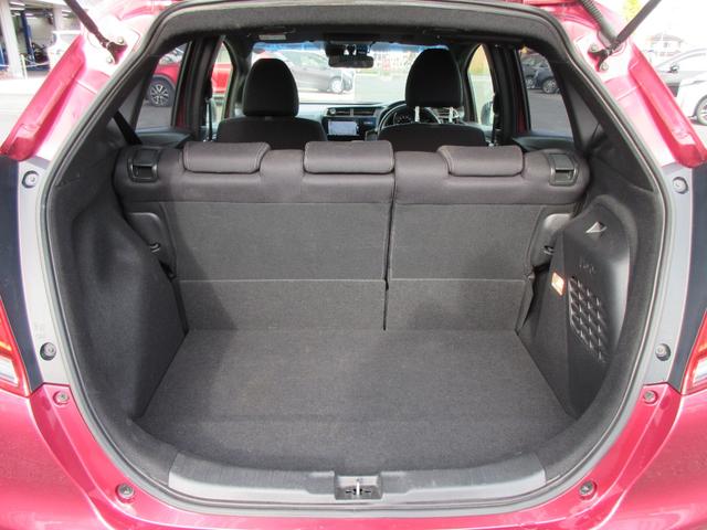 フィットハイブリッド Ｓ　ホンダセンシング　純正ＳＤナビ・フルセグＴＶ　バックカメラ　ビルトインＥＴＣ　パドルシフト　ホンダセンシング　社外ドライブレコーダー　クルーズコントロール　純正１６インチＡＷ　ＬＥＤヘッドライト　ＬＥＤフォグランプ（12枚目）