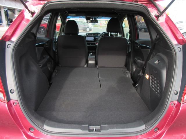 フィットハイブリッド Ｓ　ホンダセンシング　純正ＳＤナビ・フルセグＴＶ　バックカメラ　ビルトインＥＴＣ　パドルシフト　ホンダセンシング　社外ドライブレコーダー　クルーズコントロール　純正１６インチＡＷ　ＬＥＤヘッドライト　ＬＥＤフォグランプ（13枚目）