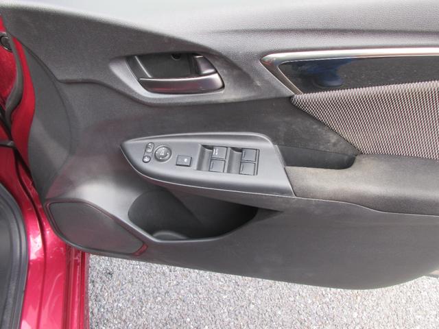 フィットハイブリッド Ｓ　ホンダセンシング　純正ＳＤナビ・フルセグＴＶ　バックカメラ　ビルトインＥＴＣ　パドルシフト　ホンダセンシング　社外ドライブレコーダー　クルーズコントロール　純正１６インチＡＷ　ＬＥＤヘッドライト　ＬＥＤフォグランプ（16枚目）