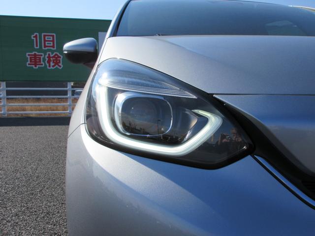 フィット ｅ：ＨＥＶホーム　【修復歴無し】純正９インチＳＤナビ・フルセグＴＶ　バックカメラ　ＥＴＣ　純正前後ドライブレコーダー　ホンダセンシング　ＡＡＣ　レーダークルーズコントロール　ＬＥＤヘッドライト　前後クリアランスソナー（9枚目）