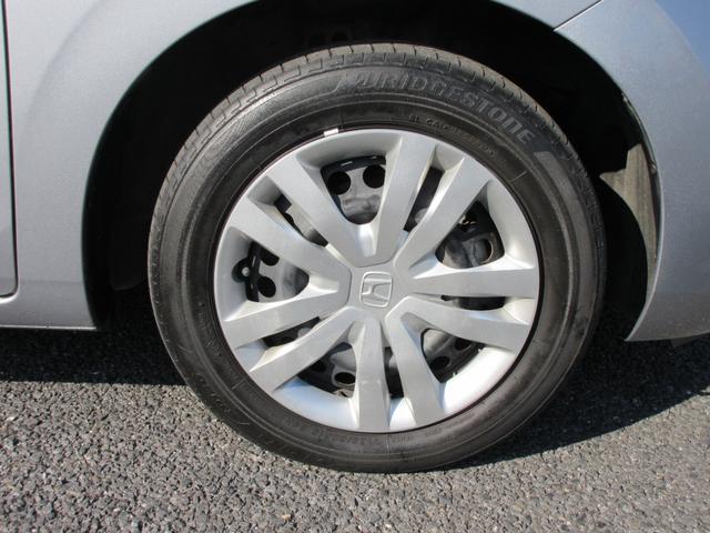 フィット ｅ：ＨＥＶホーム　【修復歴無し】純正９インチＳＤナビ・フルセグＴＶ　バックカメラ　ＥＴＣ　純正前後ドライブレコーダー　ホンダセンシング　ＡＡＣ　レーダークルーズコントロール　ＬＥＤヘッドライト　前後クリアランスソナー（10枚目）