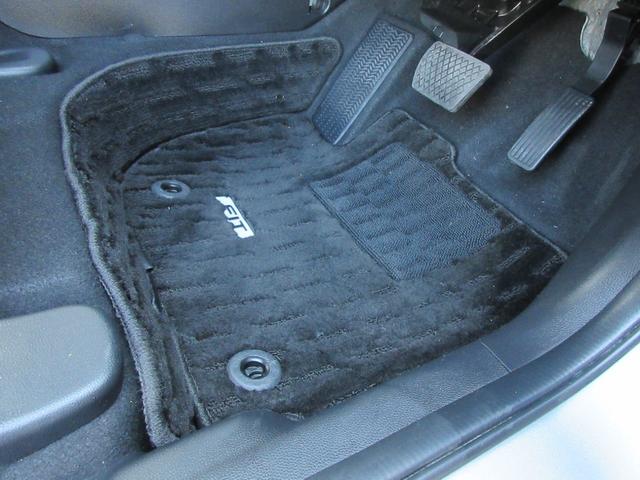 フィット ｅ：ＨＥＶホーム　【修復歴無し】純正９インチＳＤナビ・フルセグＴＶ　バックカメラ　ＥＴＣ　純正前後ドライブレコーダー　ホンダセンシング　ＡＡＣ　レーダークルーズコントロール　ＬＥＤヘッドライト　前後クリアランスソナー（18枚目）