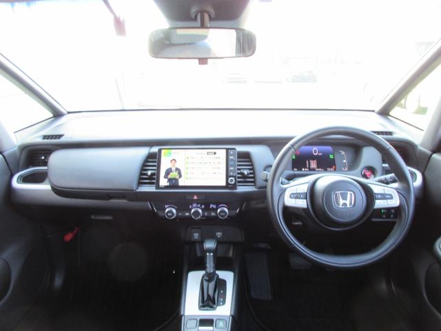 フィット ｅ：ＨＥＶホーム　【修復歴無し】純正９インチＳＤナビ・フルセグＴＶ　バックカメラ　ＥＴＣ　純正前後ドライブレコーダー　ホンダセンシング　ＡＡＣ　レーダークルーズコントロール　ＬＥＤヘッドライト　前後クリアランスソナー（20枚目）