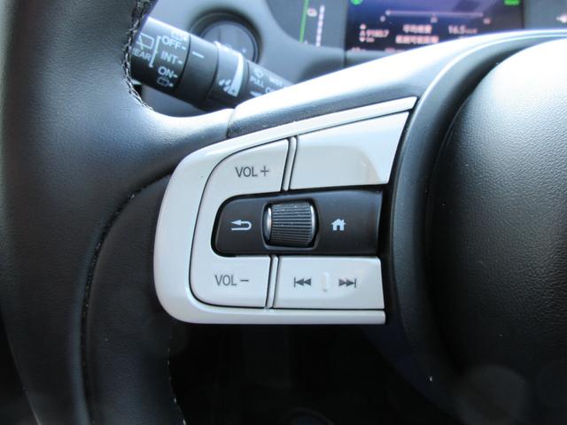 フィット ｅ：ＨＥＶホーム　【修復歴無し】純正９インチＳＤナビ・フルセグＴＶ　バックカメラ　ＥＴＣ　純正前後ドライブレコーダー　ホンダセンシング　ＡＡＣ　レーダークルーズコントロール　ＬＥＤヘッドライト　前後クリアランスソナー（25枚目）