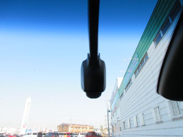 フィット ｅ：ＨＥＶホーム　【修復歴無し】純正９インチＳＤナビ・フルセグＴＶ　バックカメラ　ＥＴＣ　純正前後ドライブレコーダー　ホンダセンシング　ＡＡＣ　レーダークルーズコントロール　ＬＥＤヘッドライト　前後クリアランスソナー（41枚目）