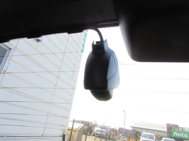 フィット ｅ：ＨＥＶホーム　【修復歴無し】純正９インチＳＤナビ・フルセグＴＶ　バックカメラ　ＥＴＣ　純正前後ドライブレコーダー　ホンダセンシング　ＡＡＣ　レーダークルーズコントロール　ＬＥＤヘッドライト　前後クリアランスソナー（42枚目）