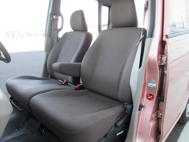 助手席の足元も広く乗り降りしやすいです！！