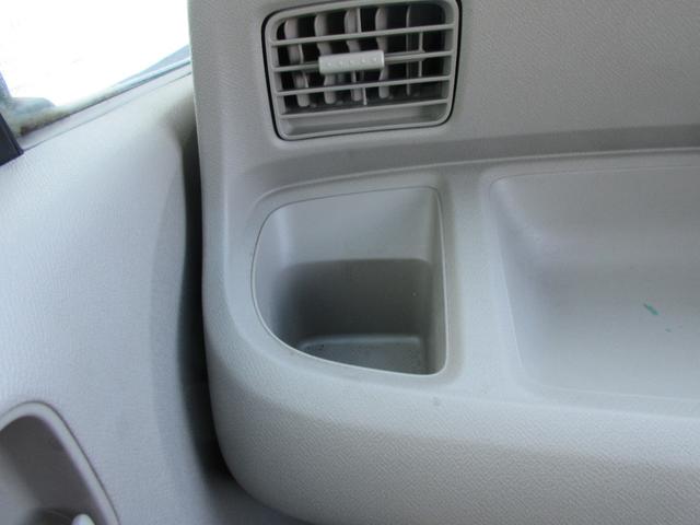 いくつあっても邪魔にならない助手席用ドリンクホルダー付いてます！！