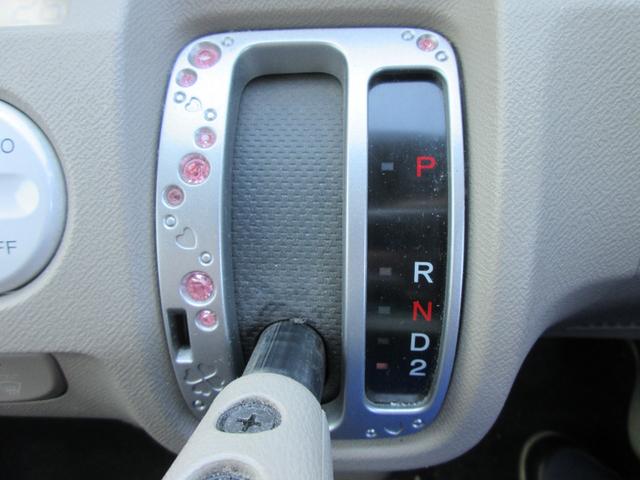 オプションのインテリアデコレーションのシフトゲートカバーが可愛いです！！