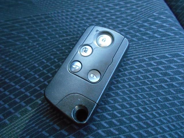 ステップワゴンスパーダ Z 純正9インチナビ バックカメラ ETC 両側パワースライドドア パドルシフトマチック スマートエントリーキー HIDヘッドライト 純正16インチアルミ クロームエクステリアパーツ(8枚目)