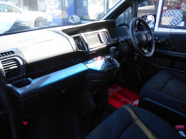 ステップワゴンスパーダ Z TEIN車高調キット 社外18インチアルミ 社外マフラー インターHDDナビ フリップダウンモニター バックカメラ 両側パワースライドドア ETC HIDヘッドライト スマートキー パドルシフト(19枚目)