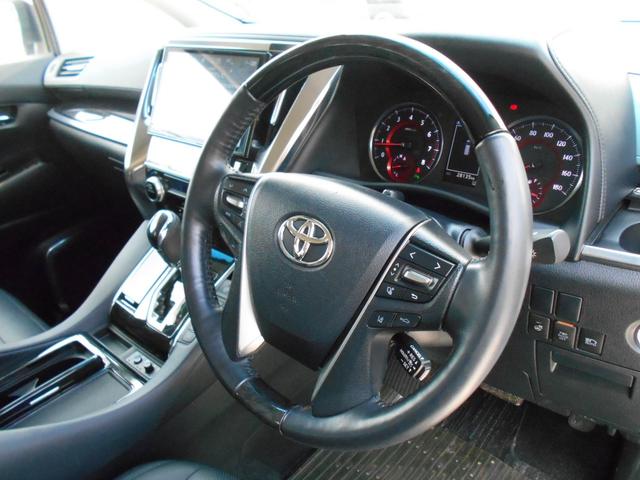 アルファード 2.5S Cパッケージ 純正10インチSDナビ フリップダウンモニター 両側パワースライドドア パワーバックドア バックカメラ 黒革シート シートクーラー&ヒーター ウッドコンビハンドル 車高調キット 純正18インチアルミ(8枚目)