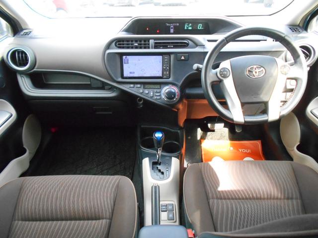 アクア G アイドリングストップ スマートキー&プッシュスタート 純正メモリーナビ バックカメラ ステアリングリモコン ETC ドライブレコーダー シートヒーター LEDヘッドライト 社外15インチアルミ(2枚目)