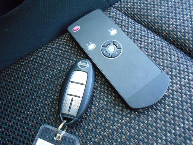 セレナ ハイウェイスターＳ－ＨＶアドバンスドセーフティパック　エマージェンシーブレーキ　レーンキープアシスト　純正ＳＤナビ　フリップダウンモニター　アラウンドビューモニター　両側パワースライドドア　ＥＴＣ　ＬＥＤヘッドライト　純正１６インチアルミ（7枚目）