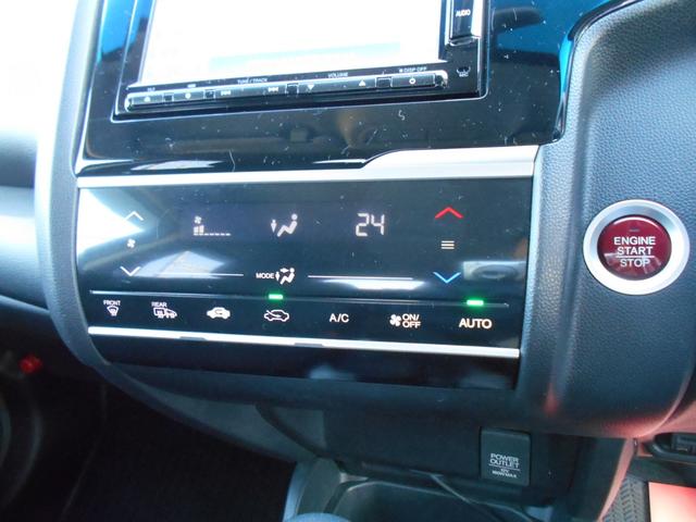 フィット １３Ｇ・Ｌパッケージ　アイドリングストップ　ギャザズインターナビ　Ｂｌｕｅｔｏｏｔｈ　バックカメラ　ＥＴＣ　スマートキー＆プッシュスタート　ステアリングリモコン　ＬＥＤヘッドライト　ＬＥＤフォグライト（4枚目）